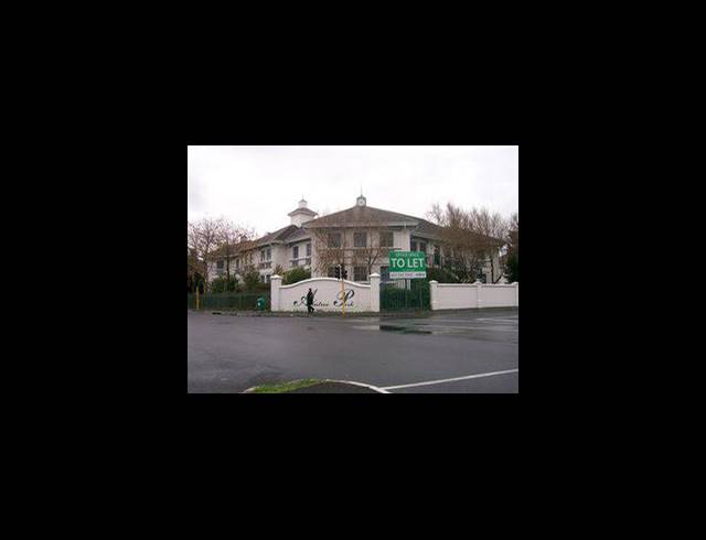 646M² OFFICE TO LET IN KENILWORTH